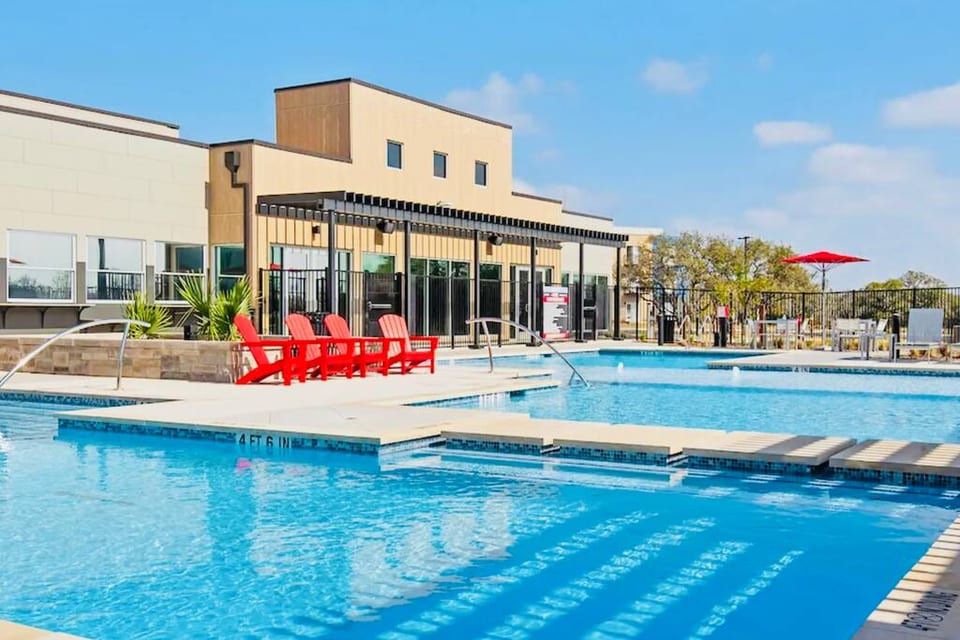 Marble Falls Apt • Pool • Gym • Near Baylor - Marble Falls