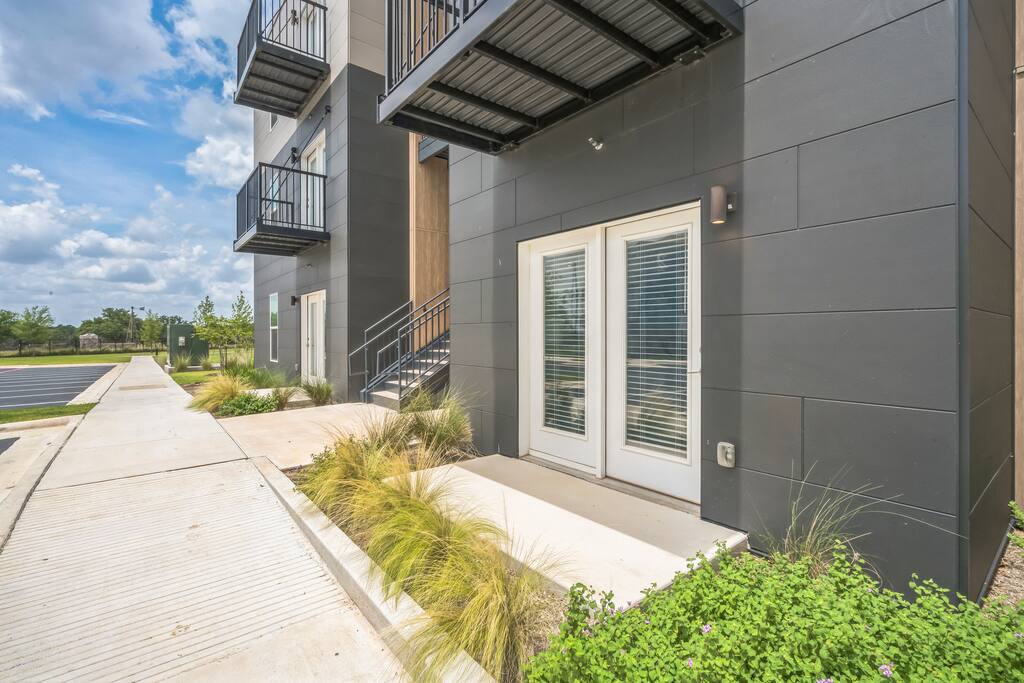 marble-falls-apt-*-pool-*-gym-*-near-baylor/