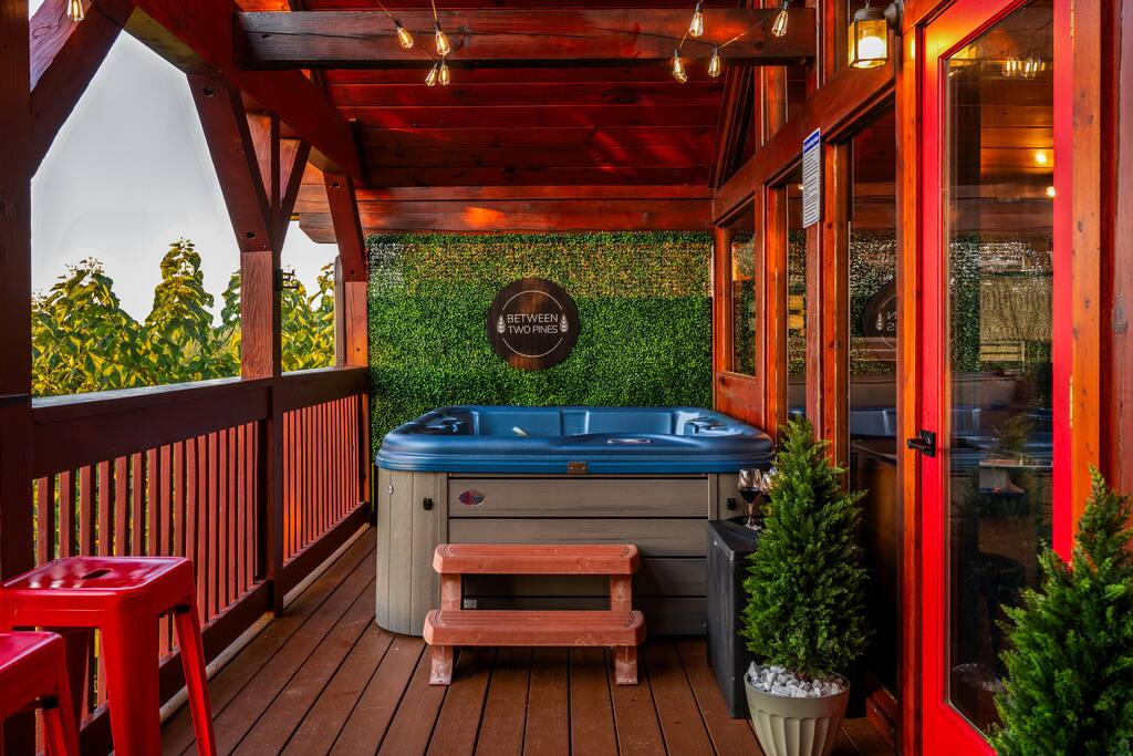 between-two-pines-modern-cabin-near-dollywood/