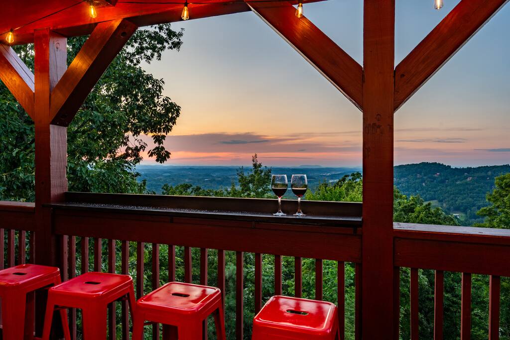 between-two-pines-modern-cabin-near-dollywood/