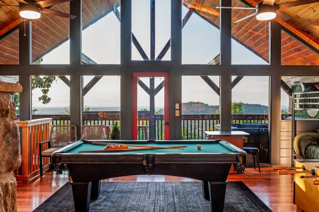 between-two-pines-modern-cabin-near-dollywood/