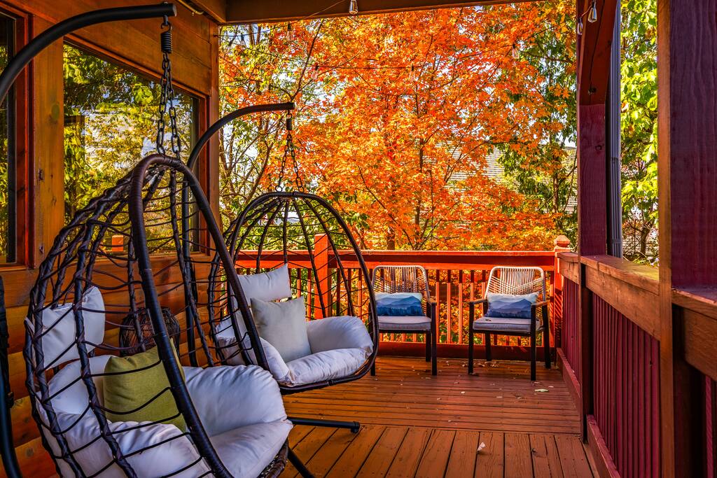 between-two-pines-modern-cabin-near-dollywood/