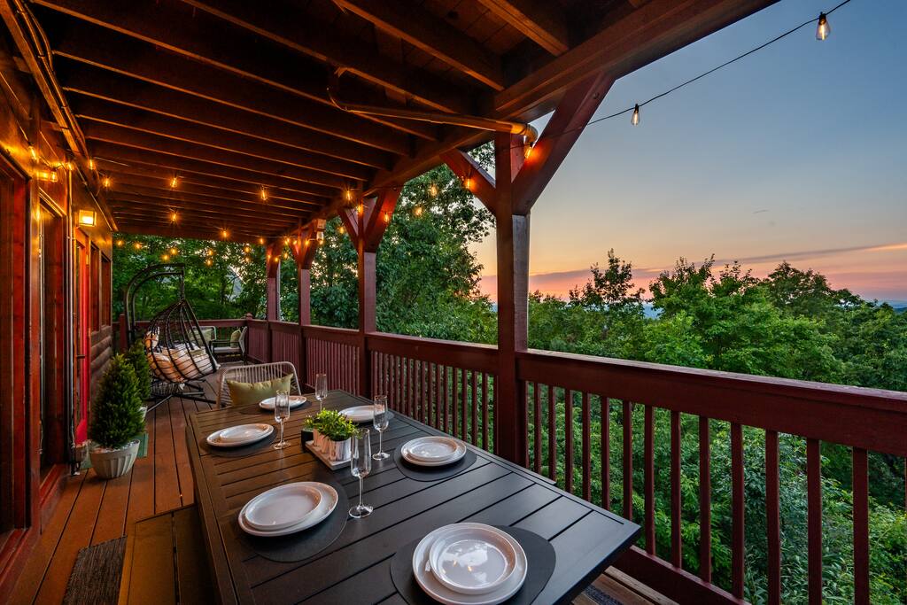 between-two-pines-modern-cabin-near-dollywood/