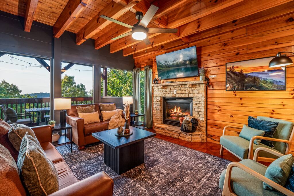 between-two-pines-modern-cabin-near-dollywood/