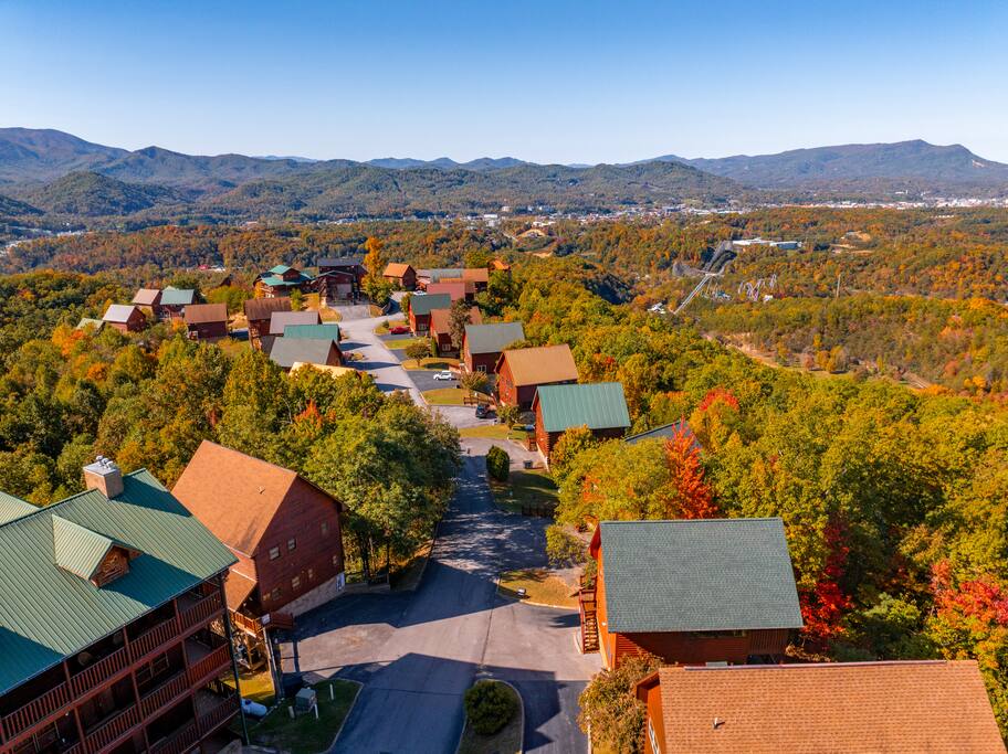 between-two-pines-modern-cabin-near-dollywood/