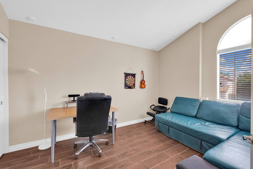 chic-and-comfy-home-*-near-airport-*-pet-friendly/