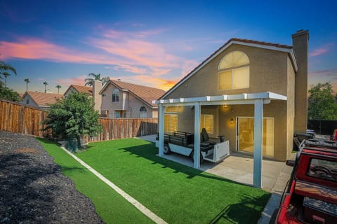 Chic & Comfy Home • Near Airport • Pet-Friendly