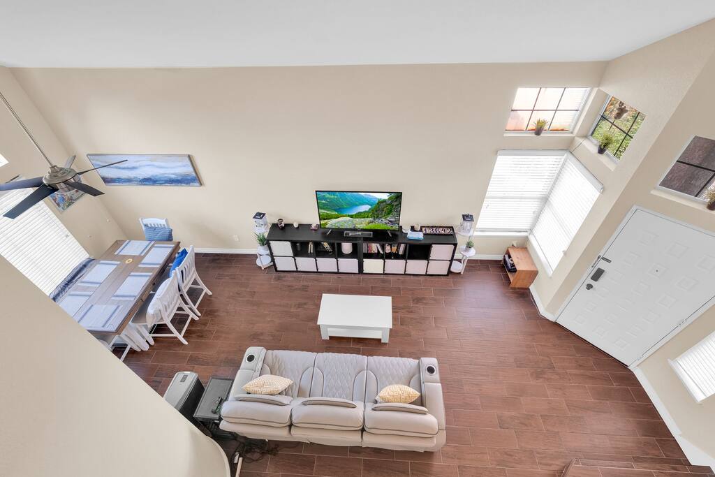 chic-and-comfy-home-*-near-airport-*-pet-friendly/