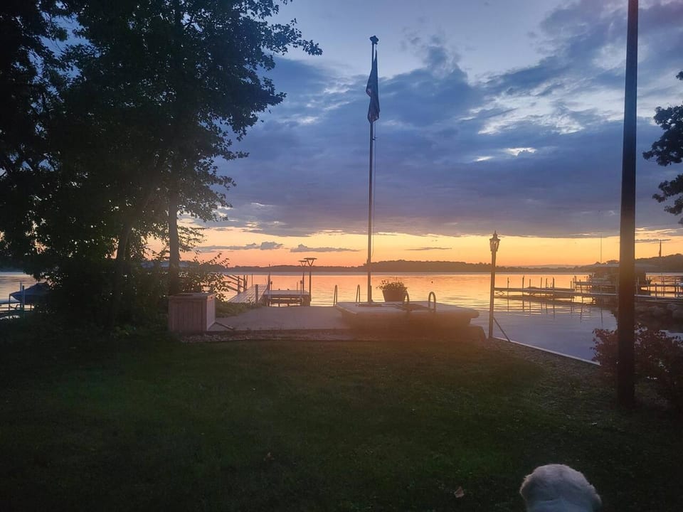 Blue Lagoon Lakehouse • Deck • Dock • Grill - Cassopolis