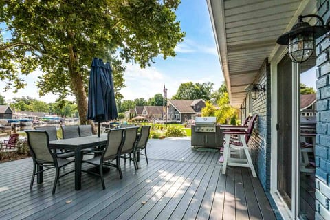 Imagine yourself here! Savor morning coffee on the spacious deck, fire up the grill for a BBQ, and dine al fresco with friends and family. Your lakeside escape awaits.
