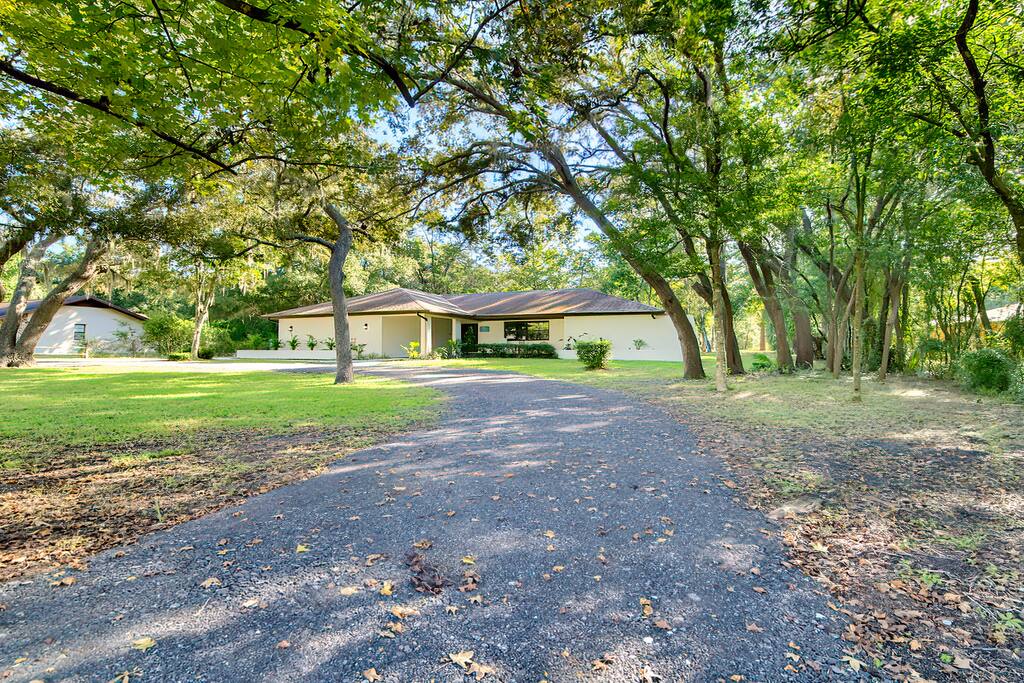 villa-le-lamantin:-european-charm-in-crystal-river/