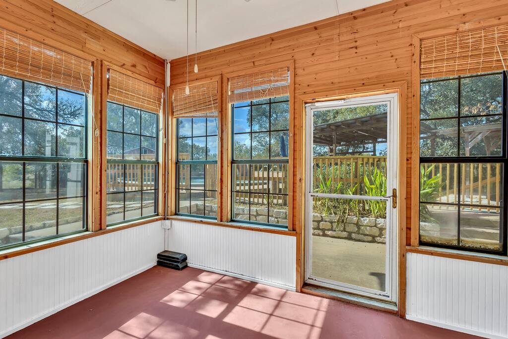 cozy-bastrop-stay-*-pool-*-near-parks-and-downtown/