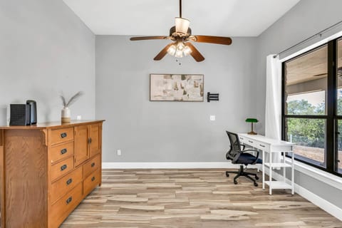 Cozy Bastrop Stay • Pool • Near Parks & Downtown