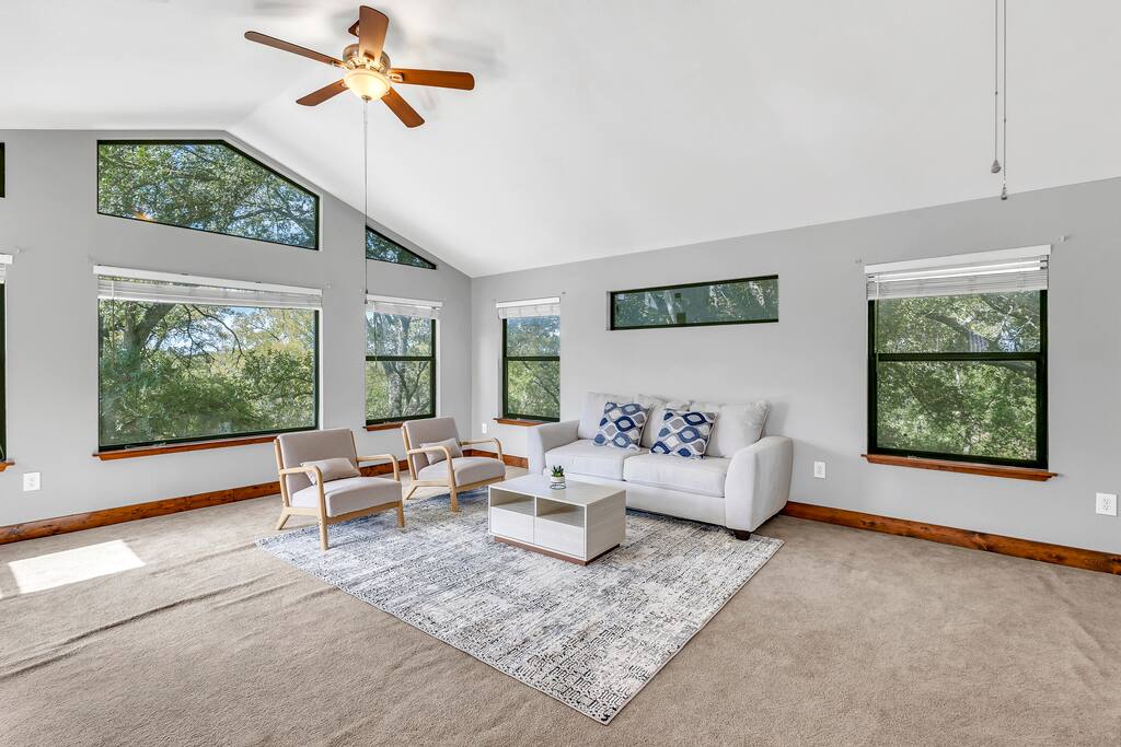 cozy-bastrop-stay-*-pool-*-near-parks-and-downtown/