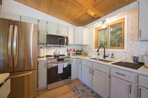 Golf & Lake Cabin • Relax in Nekoosa