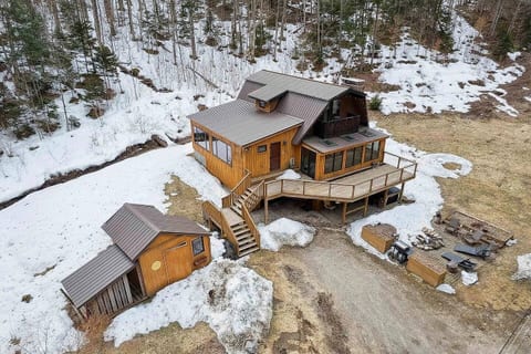 Vermont Mountain Chalet • Hot Tub • Near Skiing