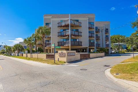 Beachside Bliss • Pool • Near Beach & Attractions