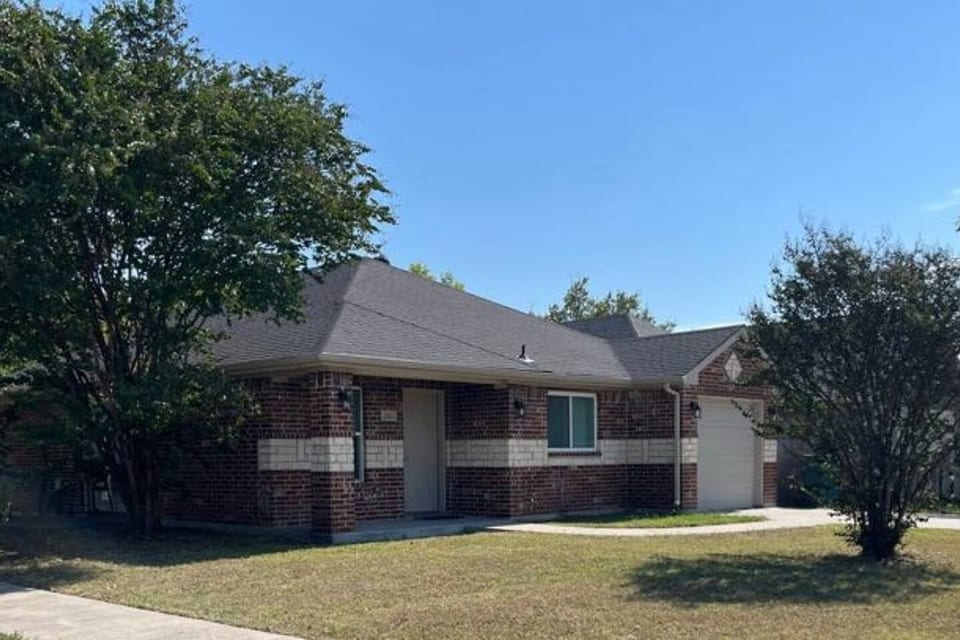 Renovated 3BR/2BA | Near Austin College & Downtown - Sherman