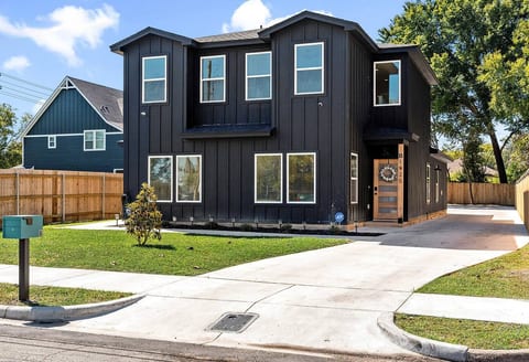 Stylish Waco Retreat in a Prime Location