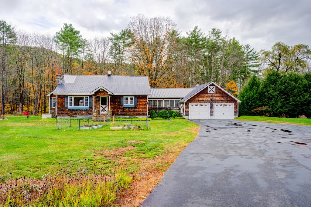 the-butterfly-house-*-deck-kayak-and-views/
