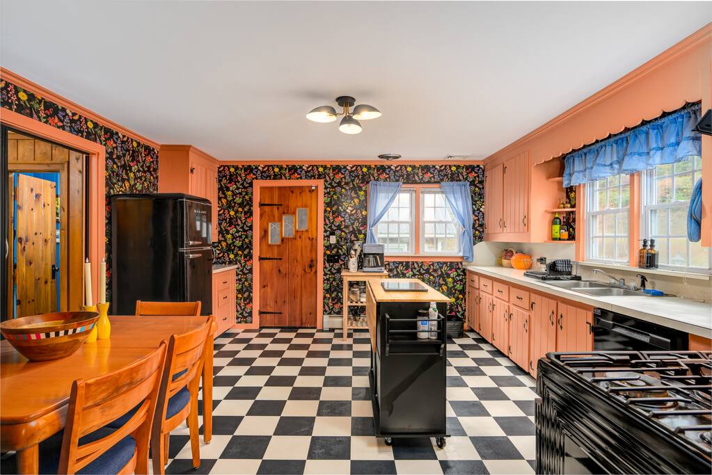 the-butterfly-house-*-deck-kayak-and-views/