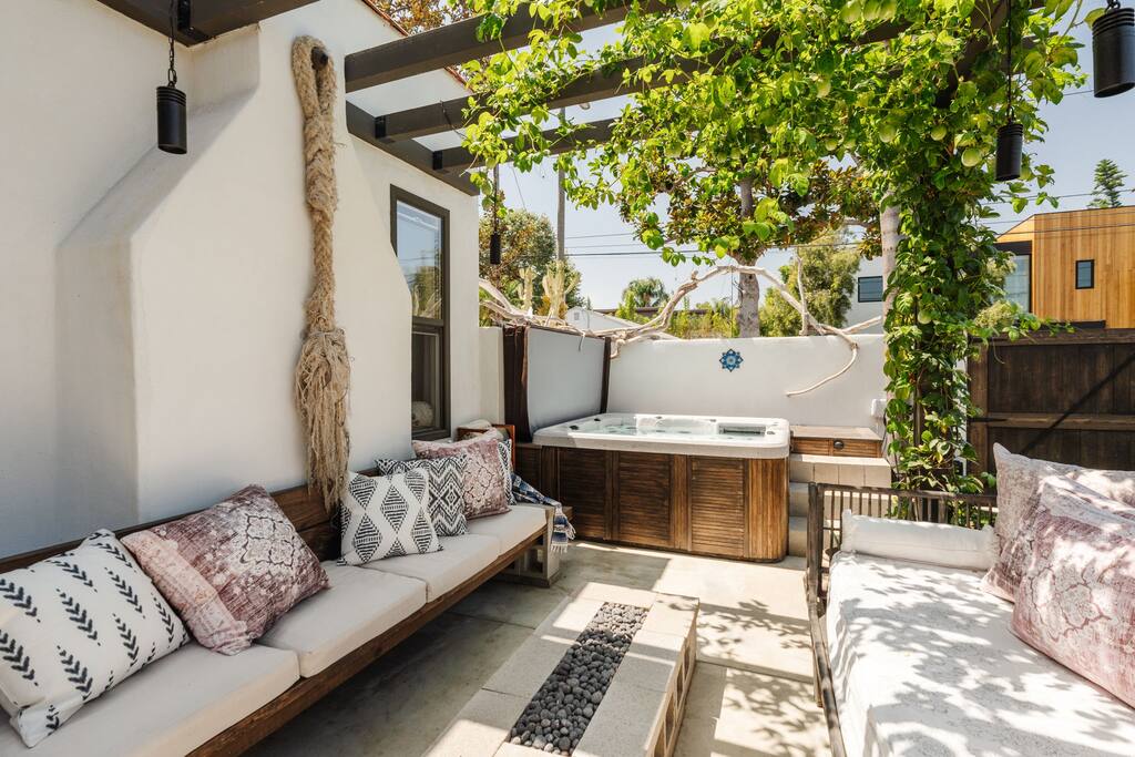 spanish-venice-retreat-hot-tub-fire-pit-bbq/