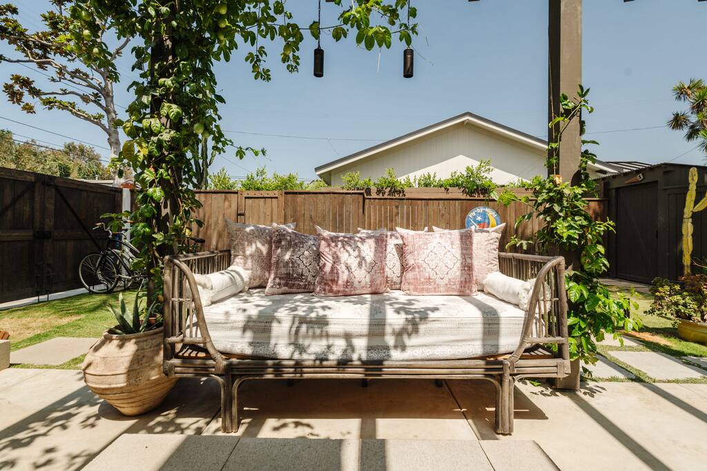 spanish-venice-retreat-hot-tub-fire-pit-bbq/