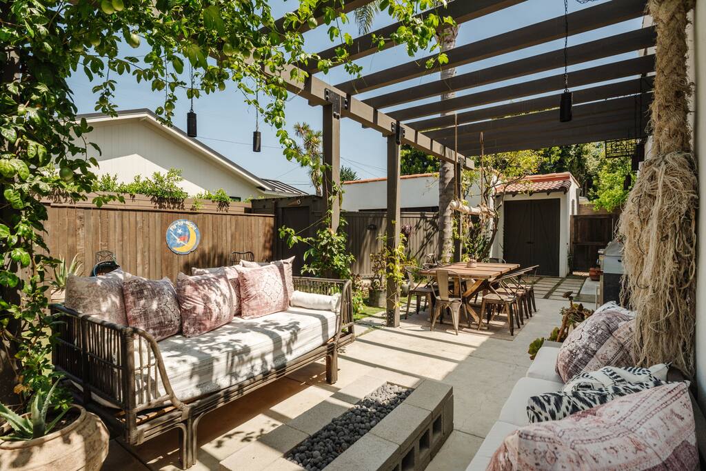 spanish-venice-retreat-hot-tub-fire-pit-bbq/