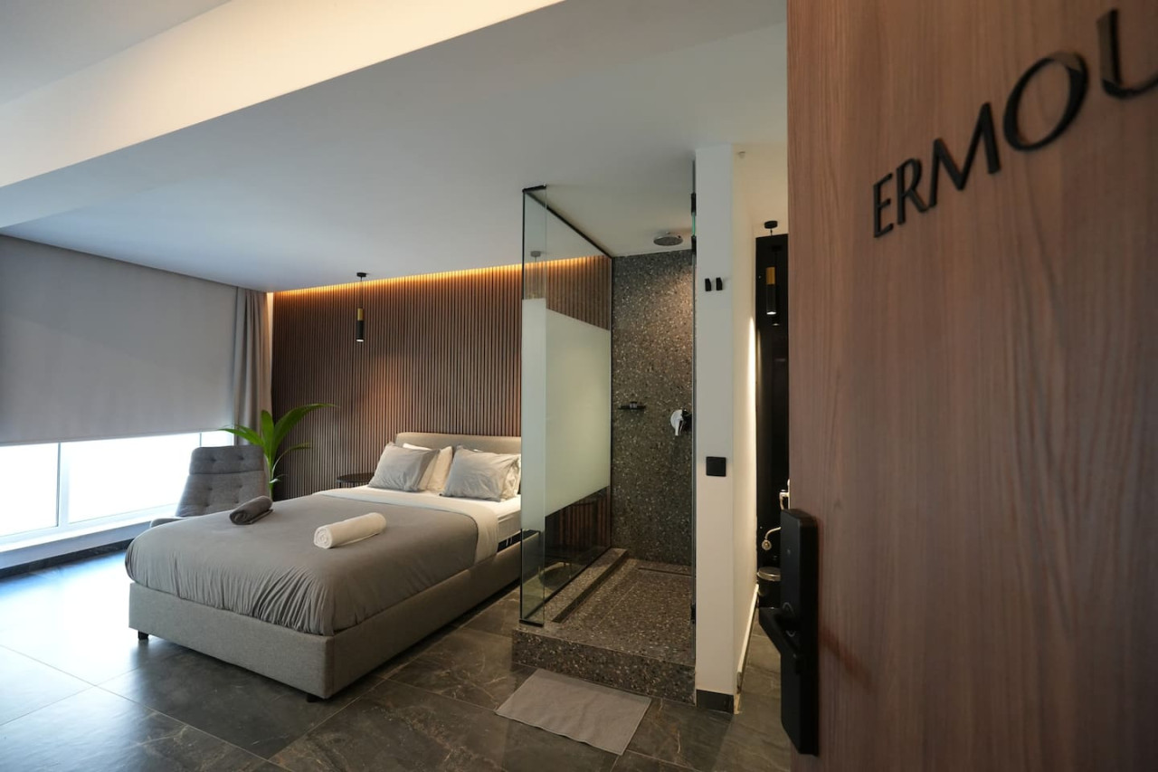 signature-suites-ermou/