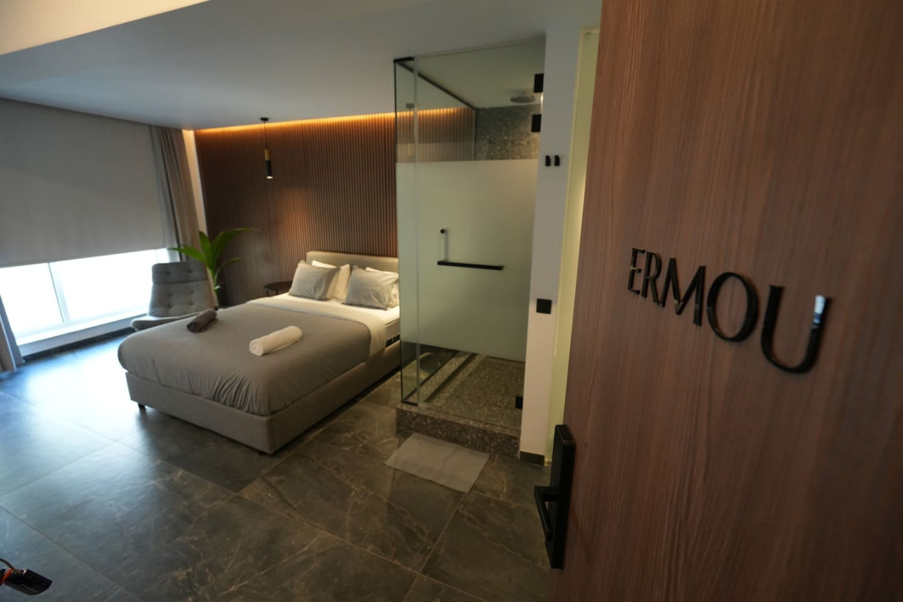 signature-suites-ermou/