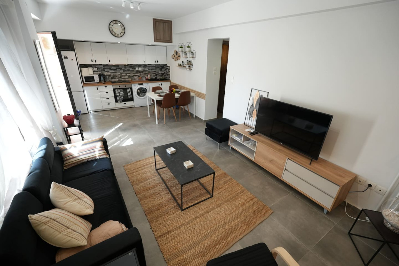 lovely-front-garden-2-bdrm-nea-smyrni/