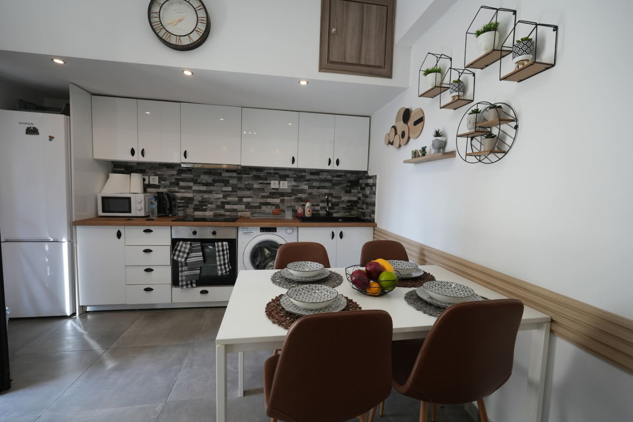 lovely-front-garden-2-bdrm-nea-smyrni/