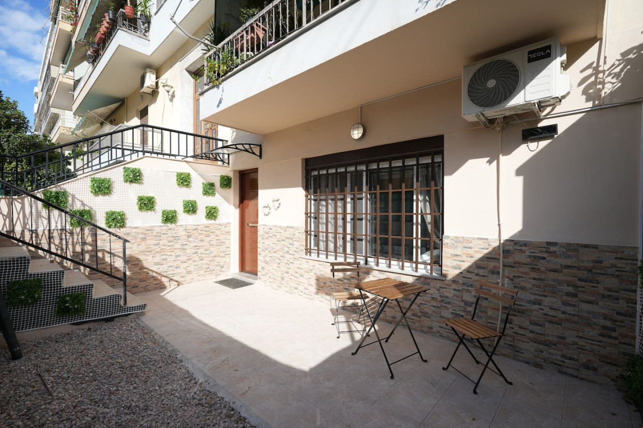 lovely-front-garden-2-bdrm-nea-smyrni/