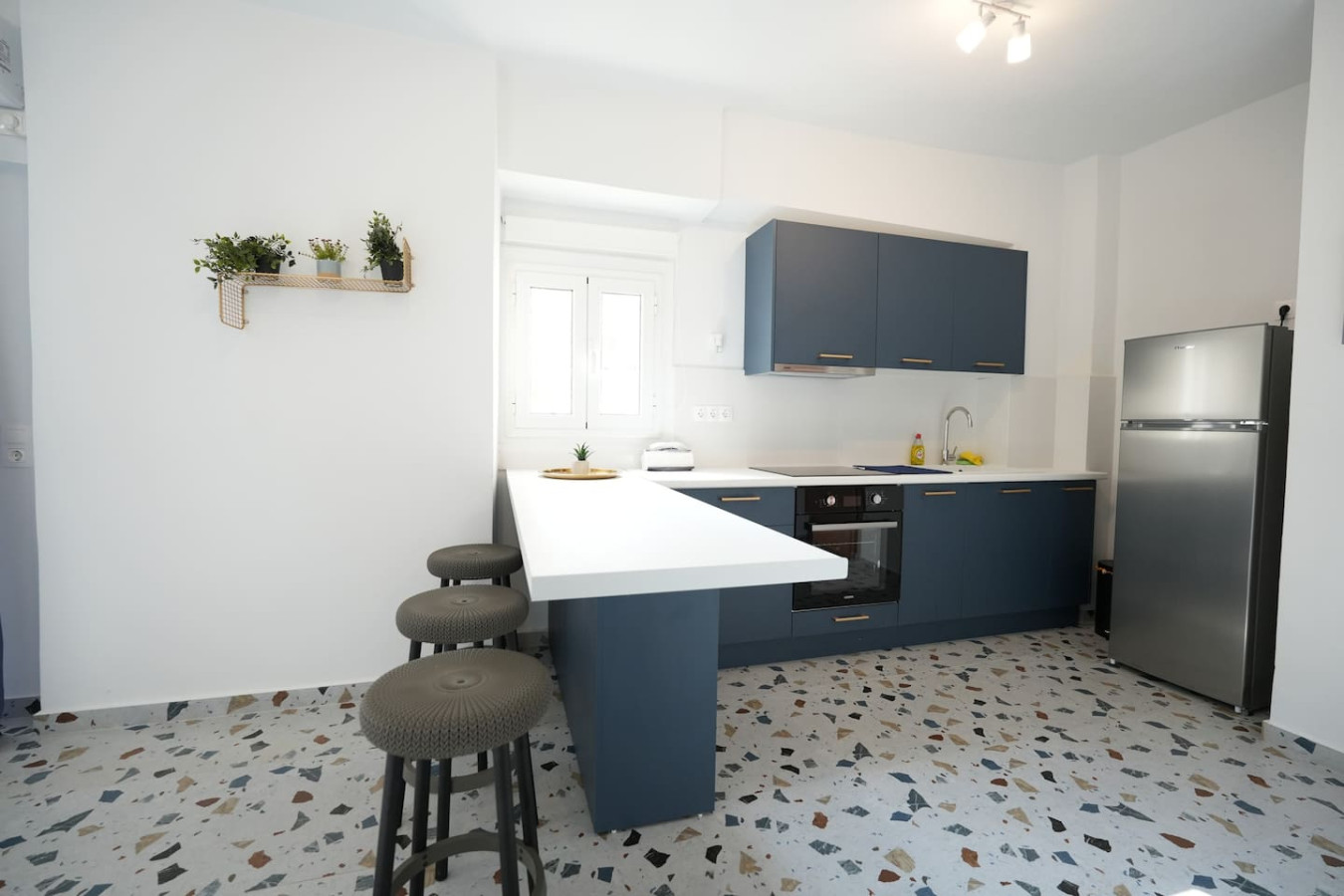 loutraki-beach-bliss-3-min-to-beach/