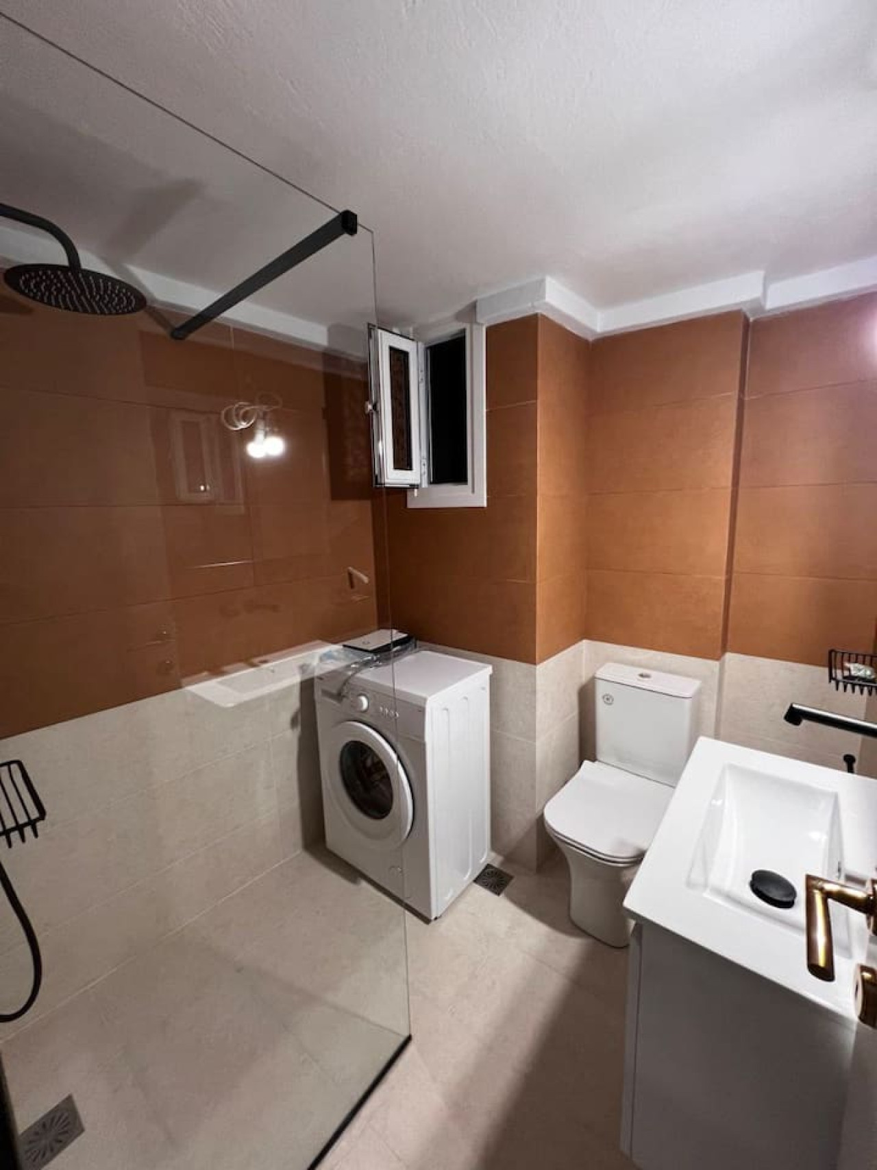 loutraki-beach-bliss-3-min-to-beach/