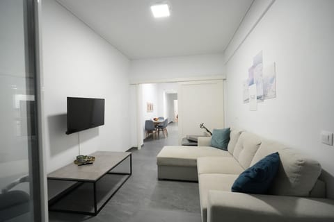 Loutraki Seaview Firstline