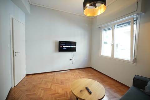 Cozy Exarcheia, 1 BDRM central Apartment
