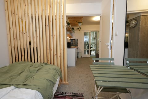 The Extravagant Studio in Pagkrati, Near Stadium