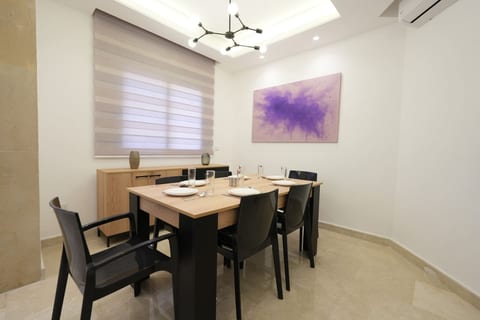 The Purple Apartment, Badaro 3 BDRM, 24/7 Electric