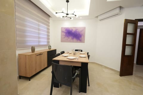 The Purple Apartment, Badaro 3 BDRM, 24/7 Electric