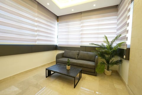 The Purple Apartment, Badaro 3 BDRM, 24/7 Electric