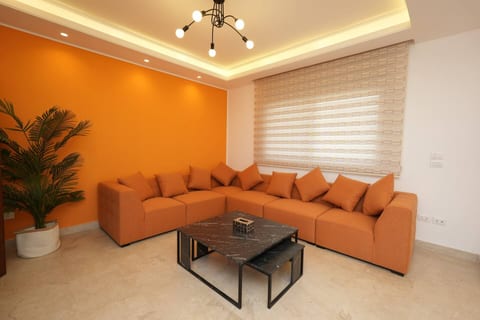 The Orange Apartment, Badaro 3 BDRM, 24/7 Elect
