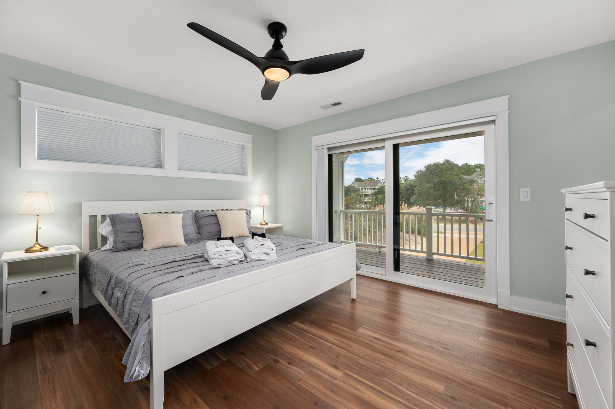 Bedroom 4 - Mid Level King Master Ensuite