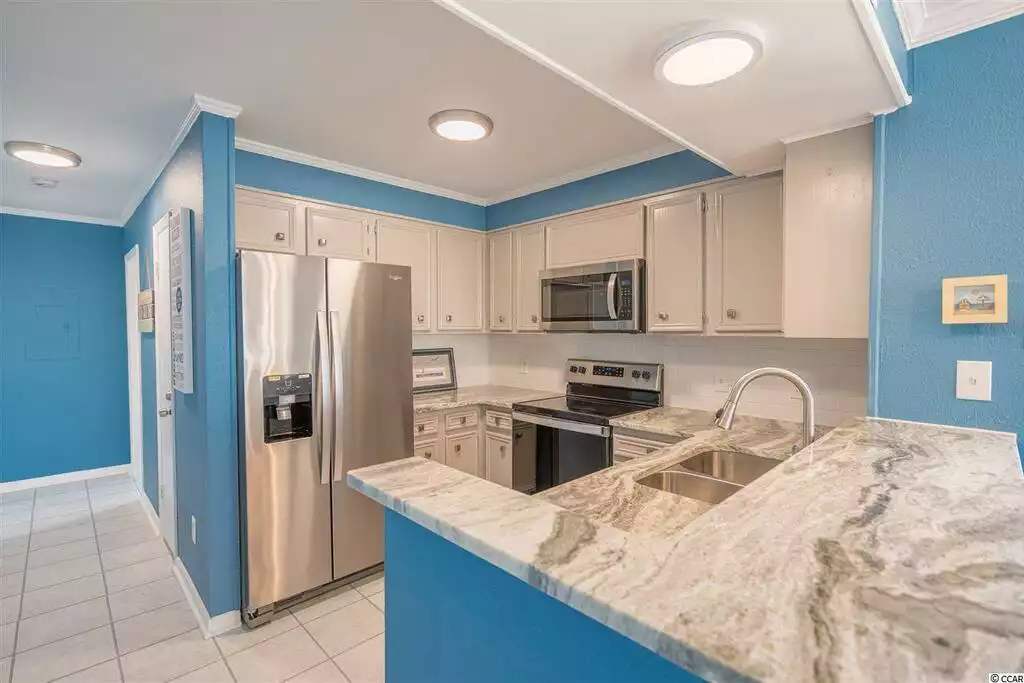 UPDATED AND MODERN KITCHEN - Casa Esperanza Shore Drive Luxury Oceanfront Condo - Myrtle Beach