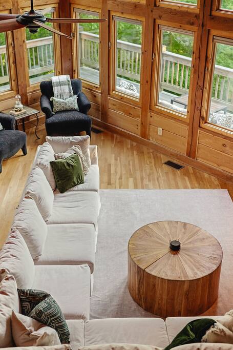 center-hill-lake-cabin-hot-tub-and-lake-access/