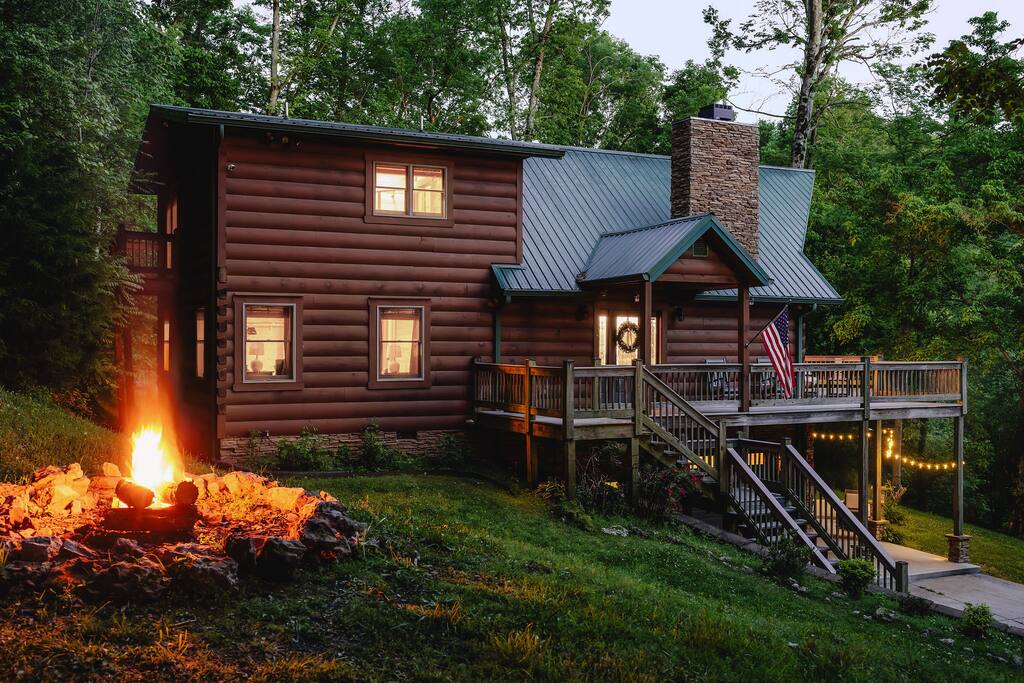 center-hill-lake-cabin-hot-tub-and-lake-access/
