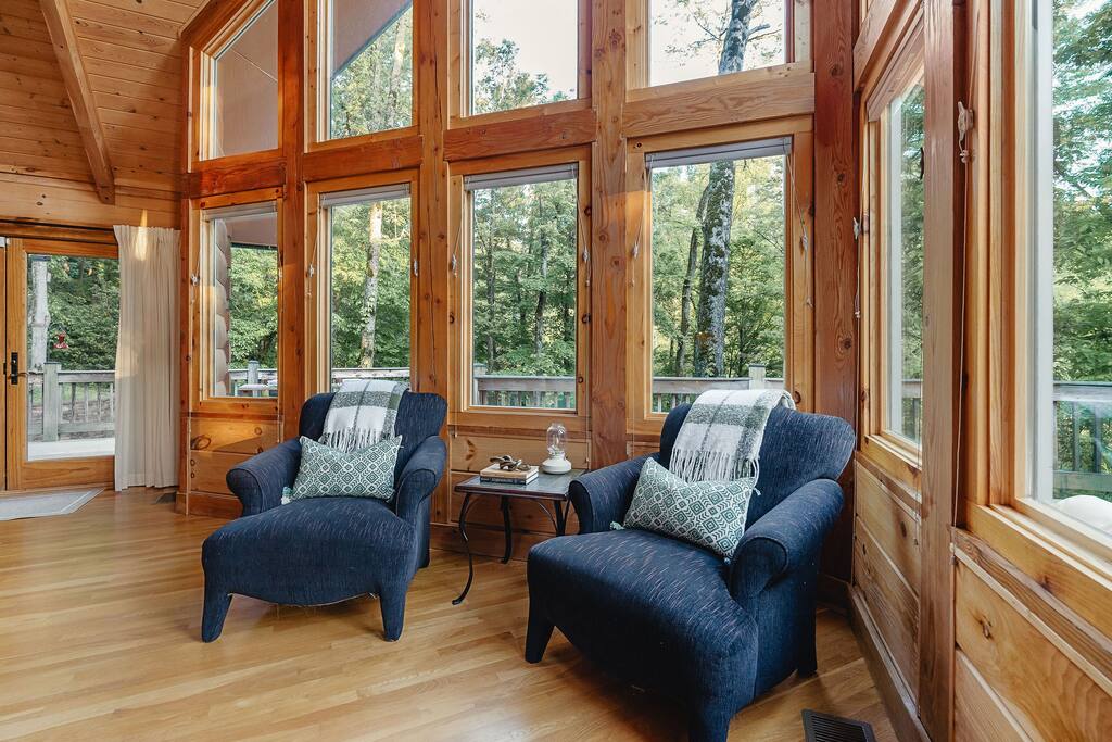 center-hill-lake-cabin-hot-tub-and-lake-access/