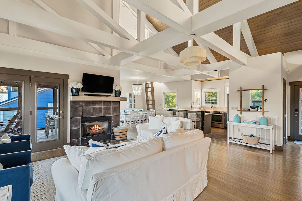 center-hill-lake-house:-lake-viewaccess-and-hot-tub/