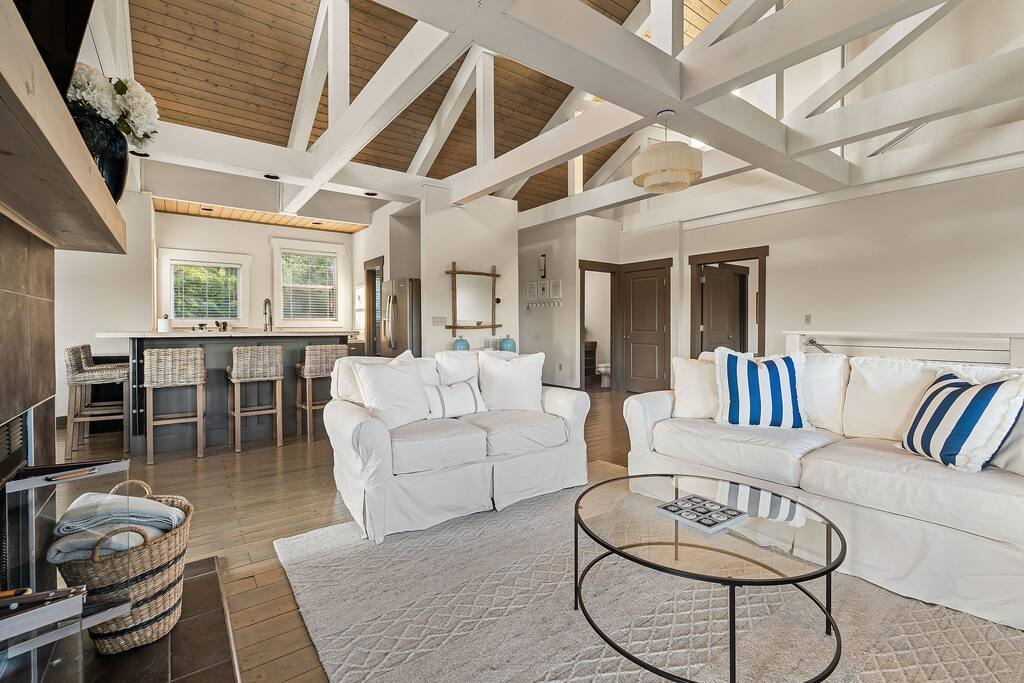 center-hill-lake-house:-lake-viewaccess-and-hot-tub/