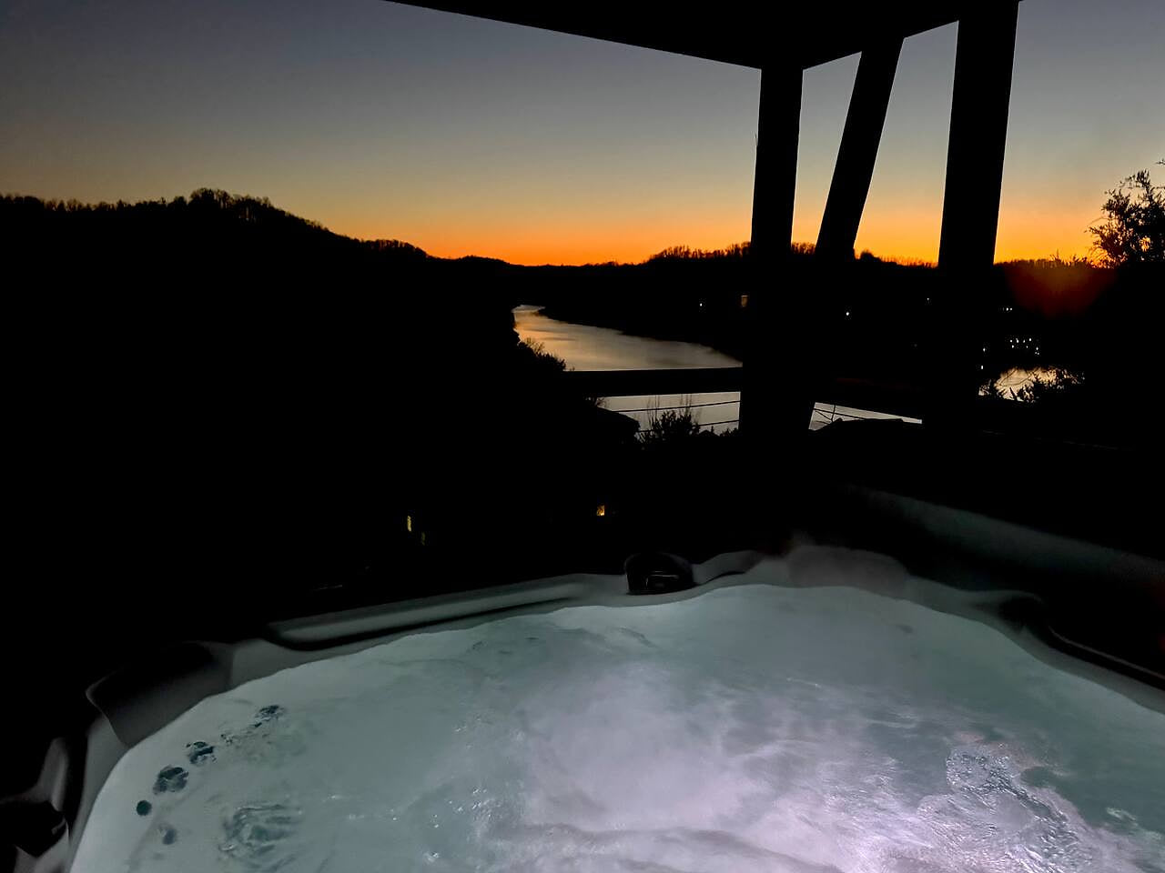 Center Hill Lake House - Lake View/Access w/ Hot Tub & Pool